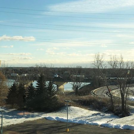 Hotels Gouverneur Montreal - Ile Charron Бушервиль Экстерьер фото