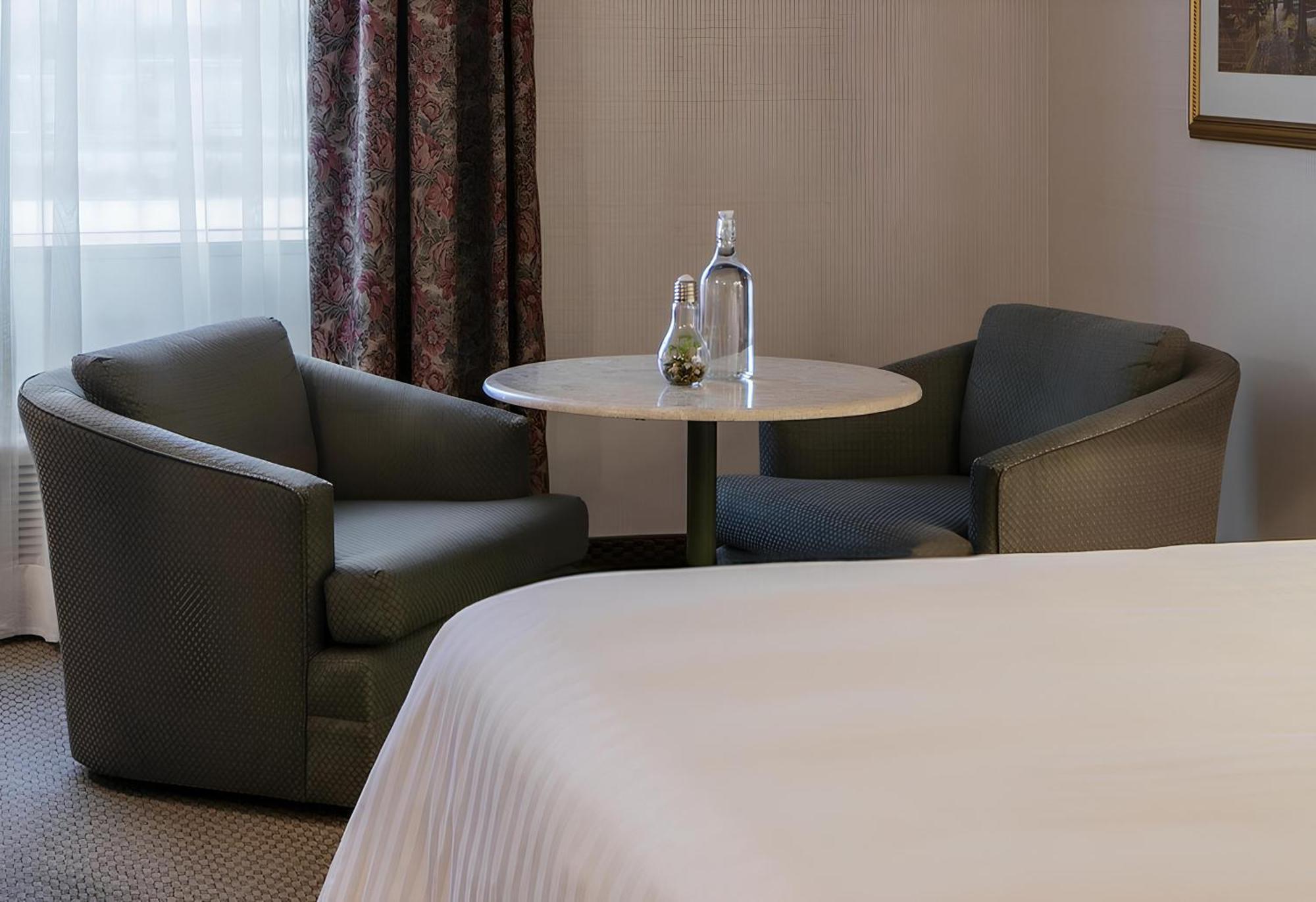 Hotels Gouverneur Montreal - Ile Charron Бушервиль Экстерьер фото