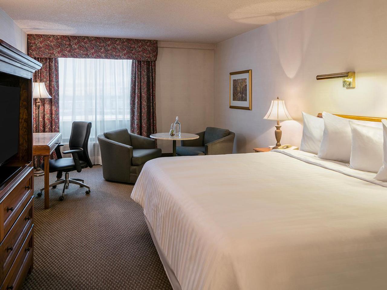 Hotels Gouverneur Montreal - Ile Charron Бушервиль Экстерьер фото